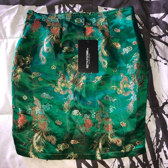 PrettyLittleThing green satin lace up mini skirt - Picture 2 of 4